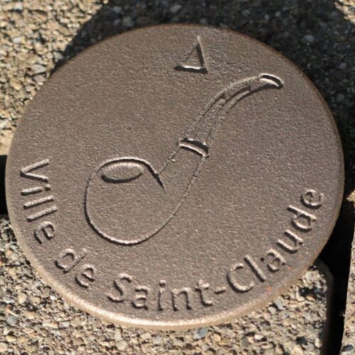 Clou de voirie personnalisé en bronze, Saint Claude