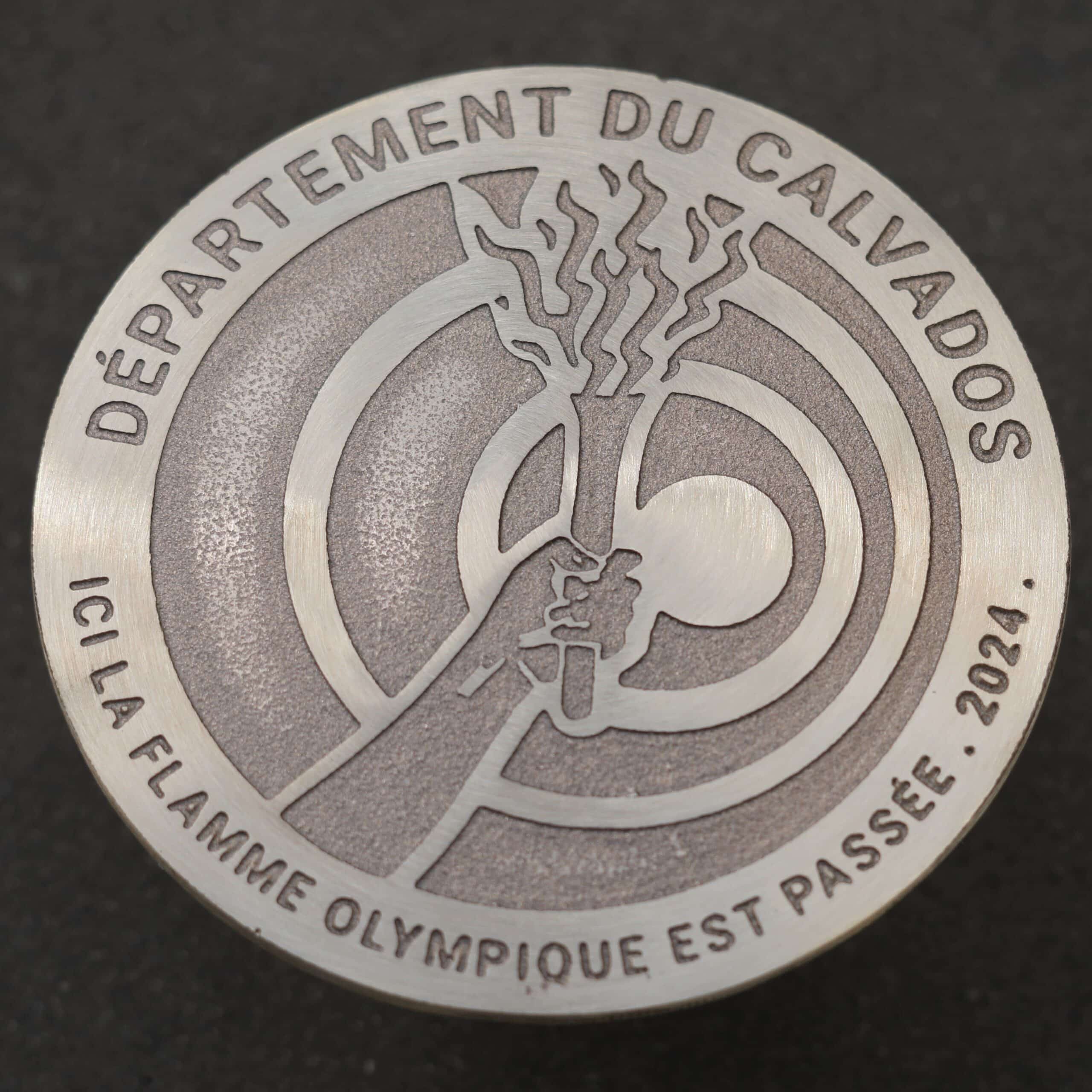 Clou personnalisé en bronze flamme olympique Calvados